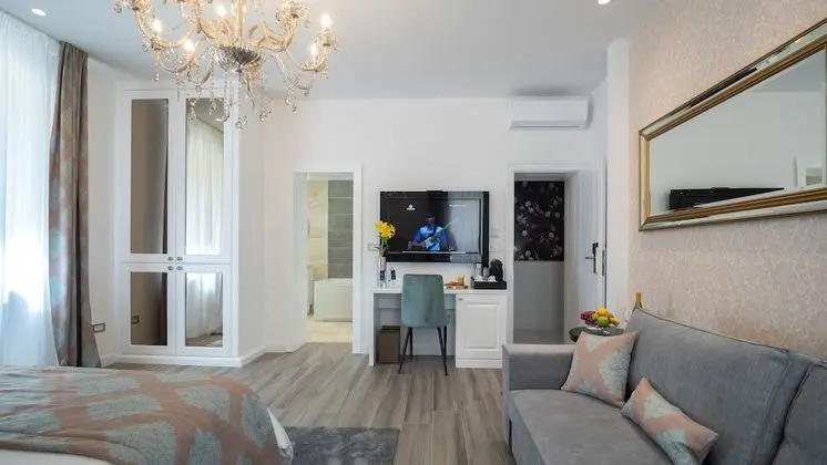 Superior Tek Büyük Yataklı Oda, Avlu Manzaralı (Ana)