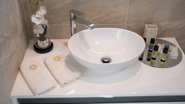 Superior Tek Büyük Yataklı Oda, Avlu Manzaralı (Ana)
