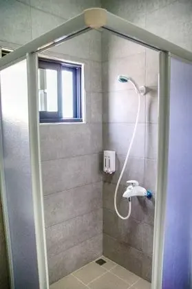 Üç Kişilik Oda, Ortak Banyo