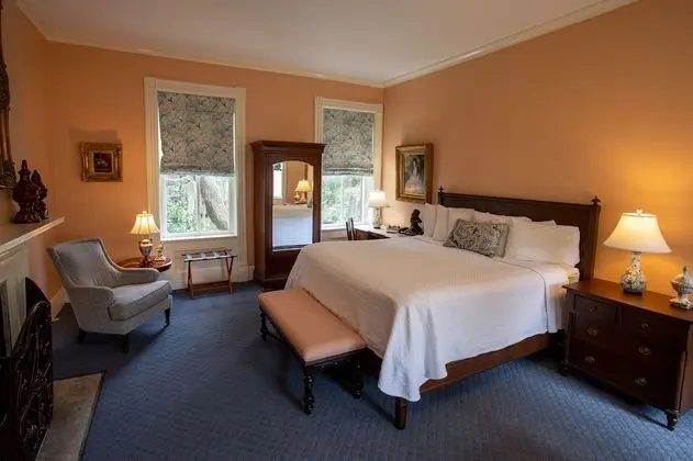 Luxury Main House Queen - J. Stephens Room
