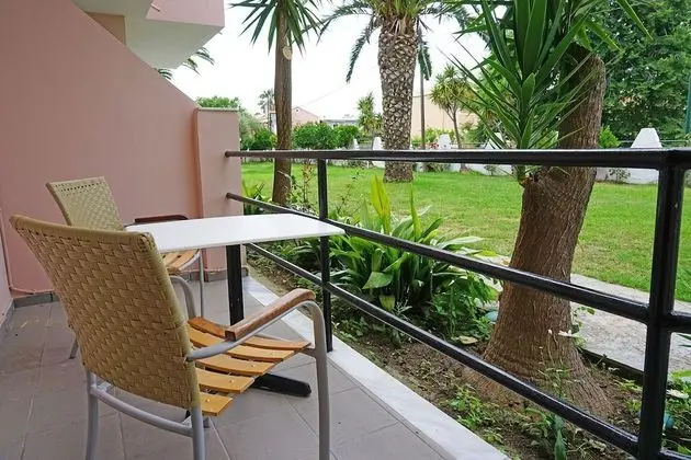 Standard Apart Daire, 2 Yatak Odası, Teras, Bahçe Manzaralı
