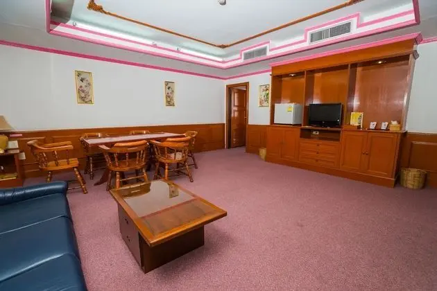 Executive Two Bedroom Suite