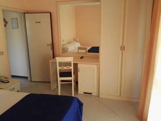 Classic Tek Büyük Yataklı Oda