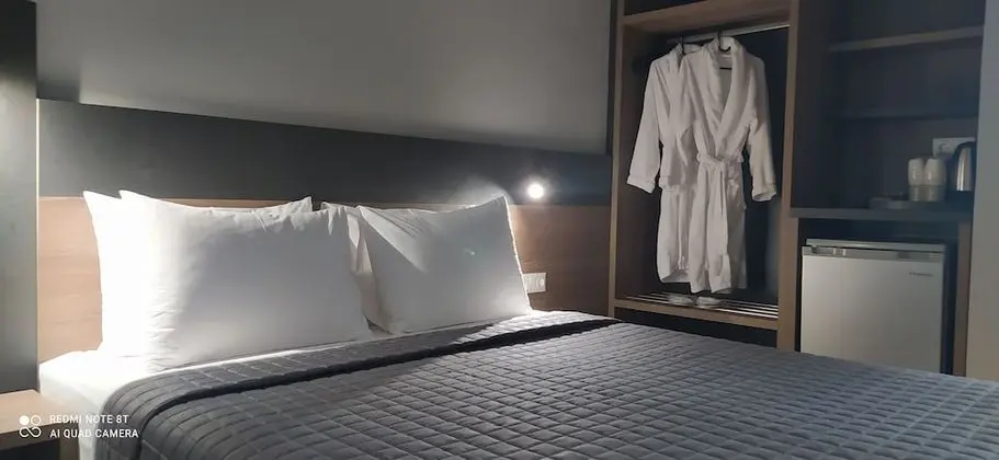 Queen Deluxe Room