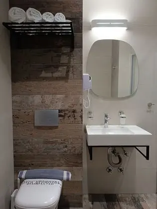 Tek Büyük veya İki Ayrı Yataklı Oda, Balkon