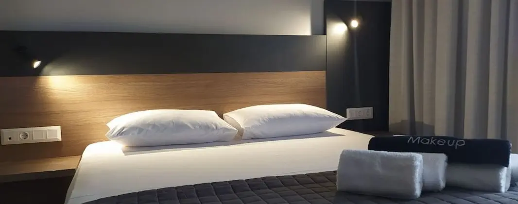 Tek Büyük veya İki Ayrı Yataklı Oda, Balkon