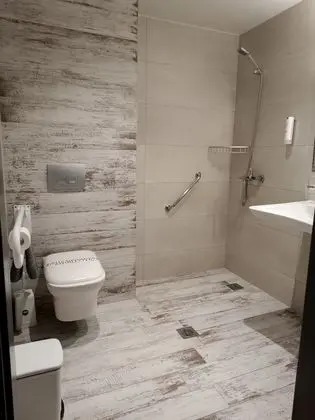 Üç Kişilik Oda
