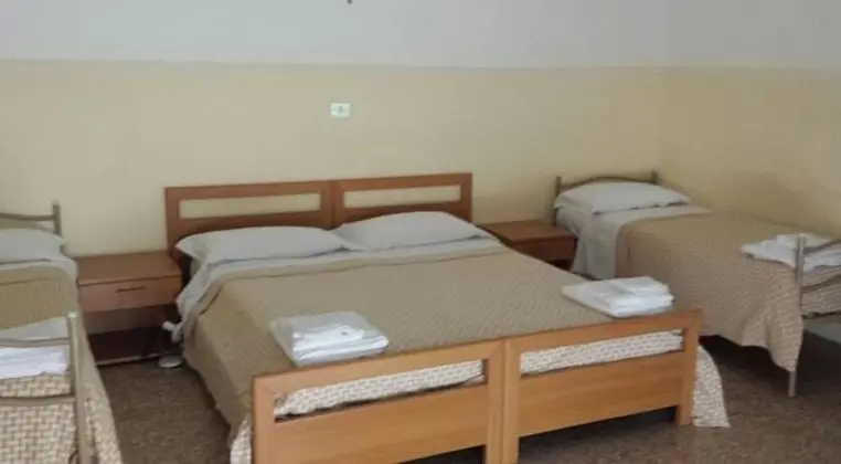 Üç Kişilik Oda