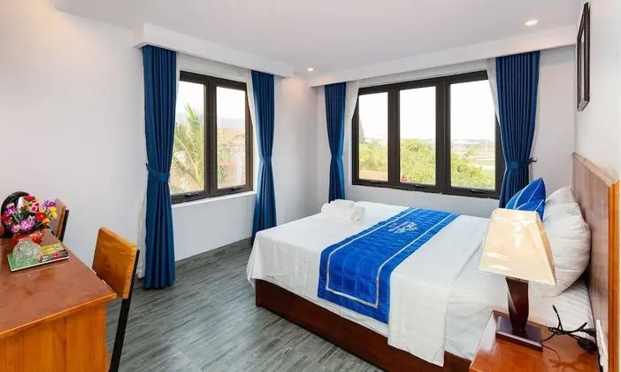 Deluxe Tek Büyük Yataklı Oda, Havuz Manzaralı