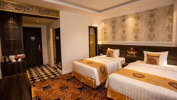 Deluxe Tek Büyük veya İki Ayrı Yataklı Oda, Havuz Manzaralı
