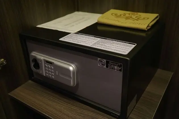 Deluxe Tek Büyük veya İki Ayrı Yataklı Oda, Havuz Manzaralı
