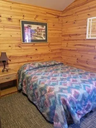 Basic Kulübe, Birden Çok Yatak, Sigara İçilmez, Tepe Manzaralı (Shared Bathroom 250 ft from Cabin)
