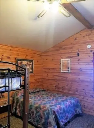 Basic Kulübe, Birden Çok Yatak, Sigara İçilmez, Tepe Manzaralı (Shared Bathroom 250 ft from Cabin)