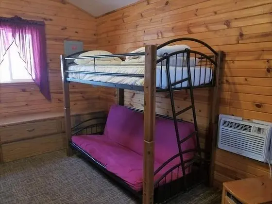 Basic Kulübe, Birden Çok Yatak, Sigara İçilmez, Tepe Manzaralı (Shared Bathroom 250 ft from Cabin)