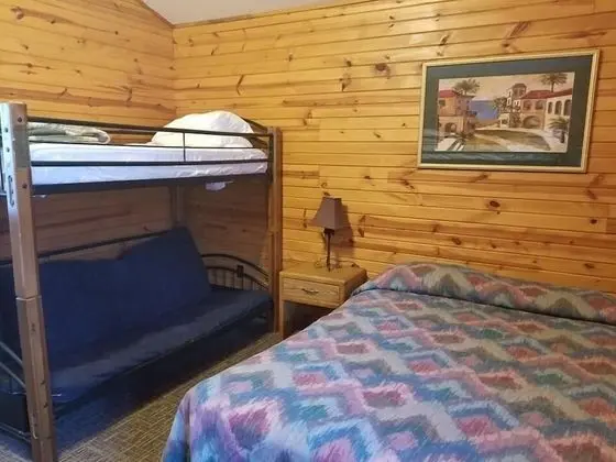 Basic Kulübe, Birden Çok Yatak, Sigara İçilmez, Tepe Manzaralı (Shared Bathroom 250 ft from Cabin)