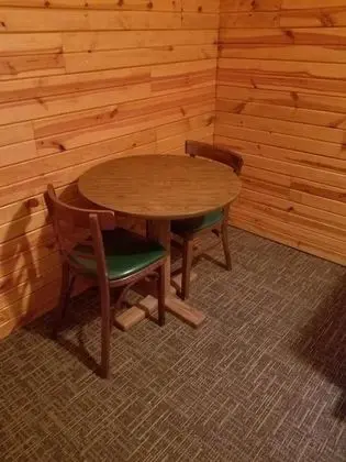 Basic Kulübe, Birden Çok Yatak, Sigara İçilmez, Tepe Manzaralı (Shared Bathroom 250 ft from Cabin)