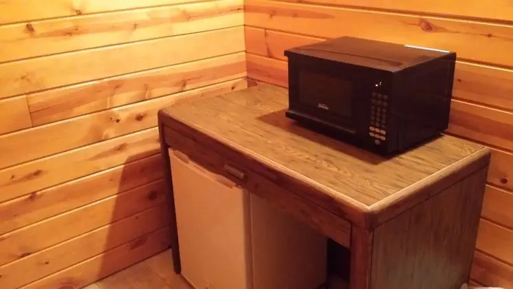 Basic Kulübe, Birden Çok Yatak, Sigara İçilmez, Tepe Manzaralı (Shared Bathroom 250 ft from Cabin)