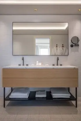 Deluxe Oda, 1 En Büyük (King) Boy Yatak