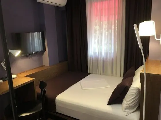 Basic Tek Büyük Yataklı Oda