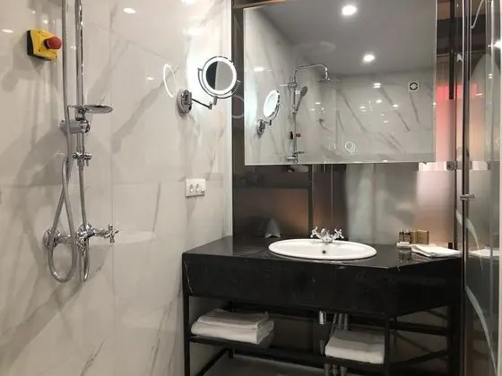 Basic Tek Büyük Yataklı Oda