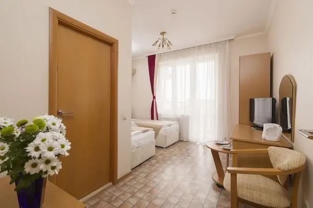 Standard Tek Büyük veya İki Ayrı Yataklı Oda (Small Balcony)