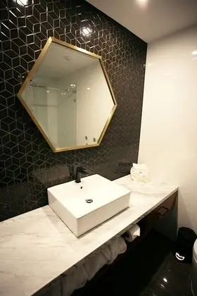 Tek Büyük Yataklı Oda (Aqua Room)