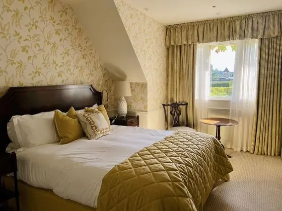 Traditional Tek Büyük Yataklı Oda