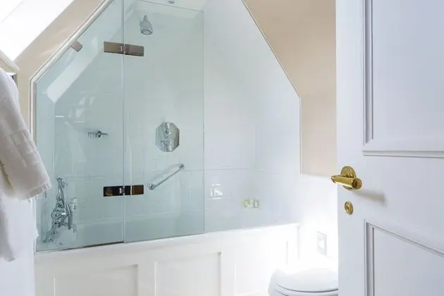 Traditional Tek Büyük Yataklı Oda