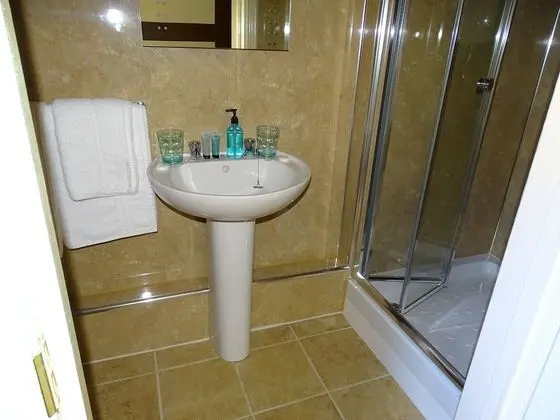 Büyük Yataklı Tek Kişilik Oda