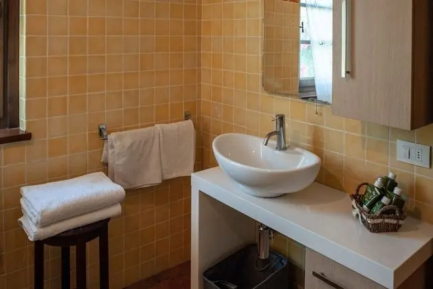 Family Apart Daire, Birden Çok Yatak, Bahçeli (Elm Tree Apt In Farmhouse With Pool)