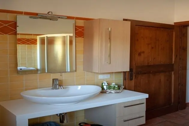 Family Apart Daire, Birden Çok Yatak, Bahçeli (Elm Tree Apt In Farmhouse With Pool)