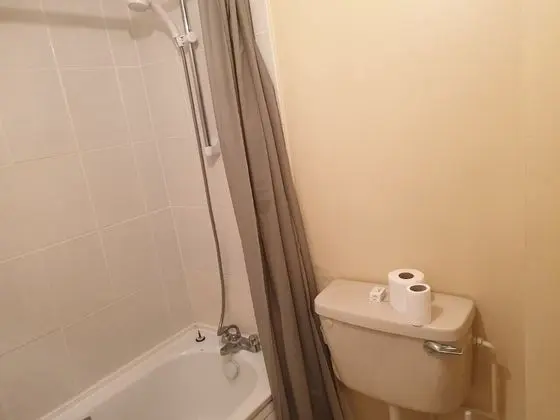 Tek Büyük Yataklı Oda, Banyolu/Duşlu