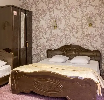 Standard Üç Kişilik Oda, Avlu Manzaralı