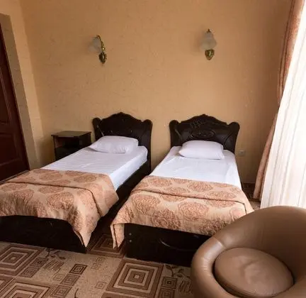 Standard Üç Kişilik Oda, Avlu Manzaralı