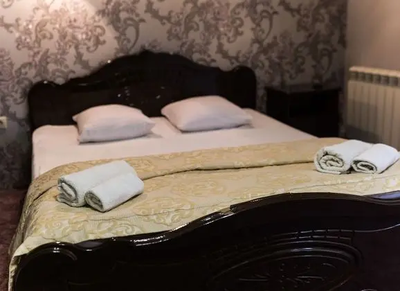 Standard Üç Kişilik Oda, Avlu Manzaralı