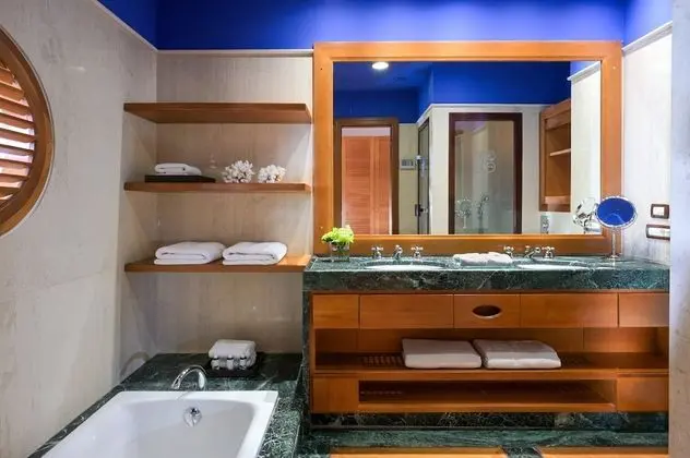Deluxe Tek Büyük Yataklı Oda, Deniz Manzaralı (Shared Pool, SPA Building)