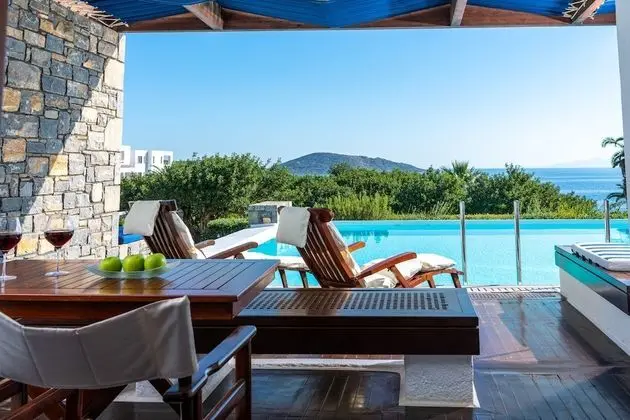 Deluxe Tek Büyük Yataklı Oda, Deniz Manzaralı (Shared Pool, SPA Building)