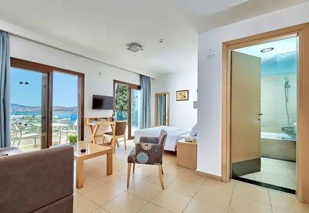 Junior Suite with Panoramic Sea View