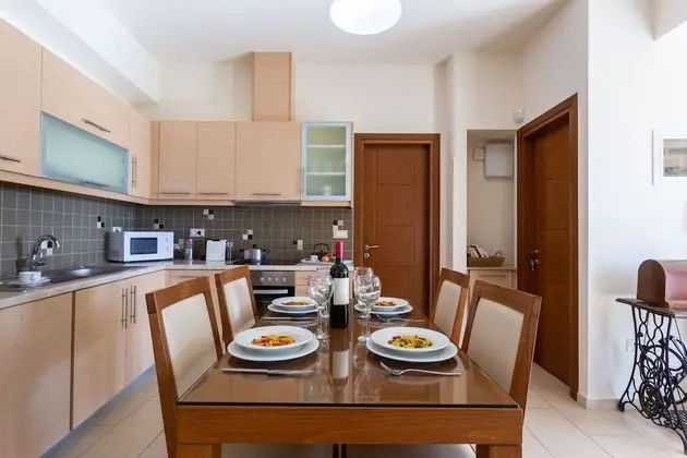 Apartment, Shared Pool  (Spermo)