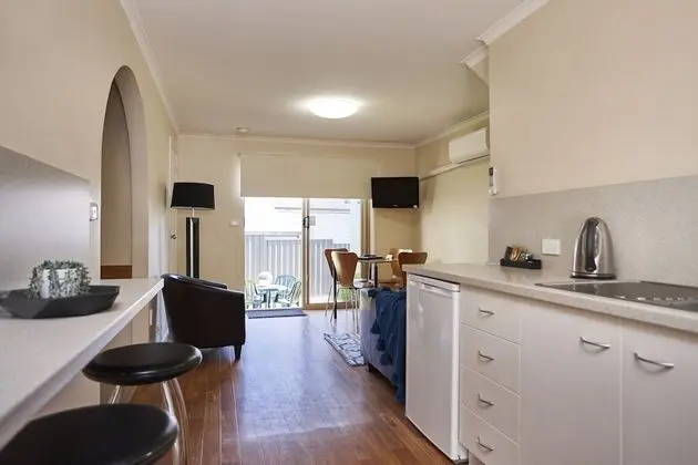 Apart Daire, 2 Yatak Odası, Avlu (Free Wi-Fi & Parking)