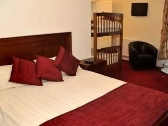 Dört Kişilik Oda, Banyolu/Duşlu (Family)