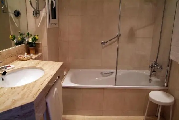 Standard Tek Büyük Yataklı Oda