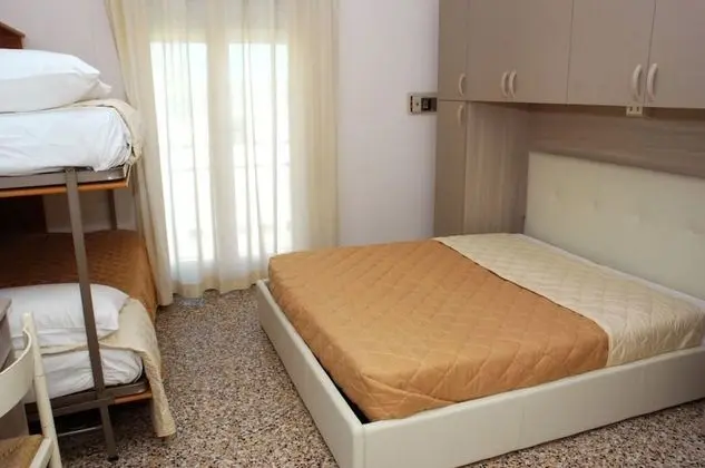 Dört Kişilik Oda, Birden Çok Yatak