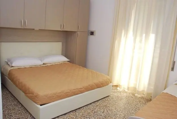 Üç Kişilik Oda, Birden Çok Yatak