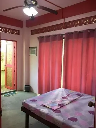 Deluxe Tek Büyük Yataklı Oda ( A/C & TV)