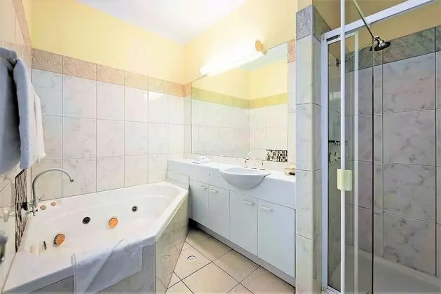 Comfort Süit, 2 Büyük (Queen) Boy Yatak, Küvet, Tepe Manzaralı