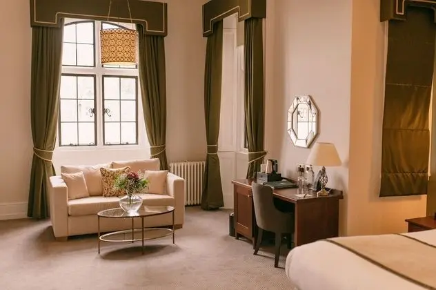 Deluxe Family Room