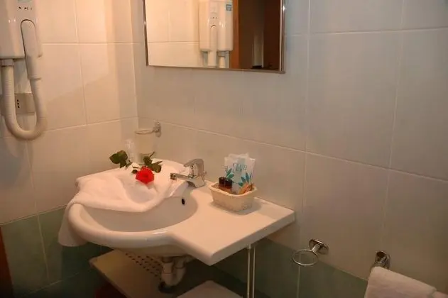 Üç Kişilik Oda