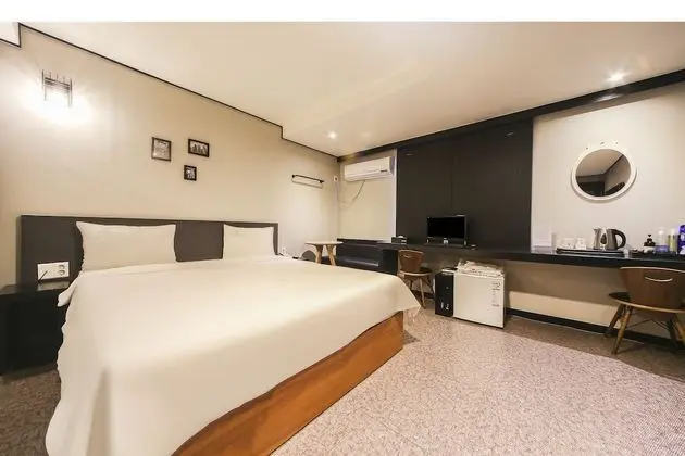 Deluxe Tek Büyük Yataklı Oda