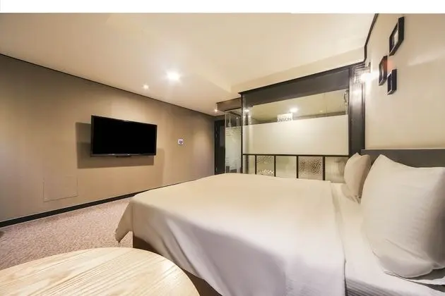 Deluxe Tek Büyük Yataklı Oda